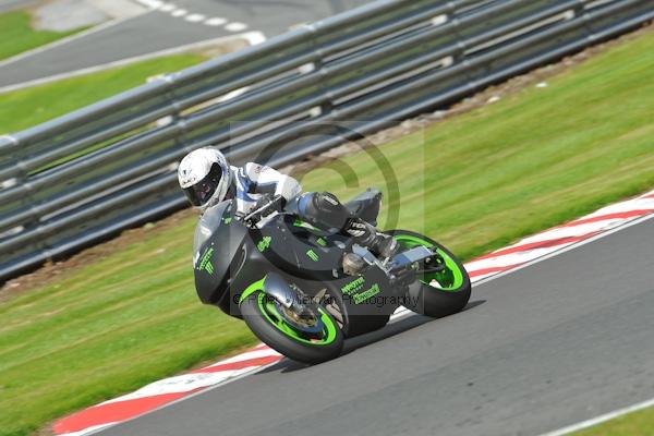 Motorcycle action photographs;Trackday digital images;event digital images;eventdigitalimages;no limits trackday;oulton park;oulton park circuit cheshire;oulton park photographs;peter wileman photography;trackday;trackday photos