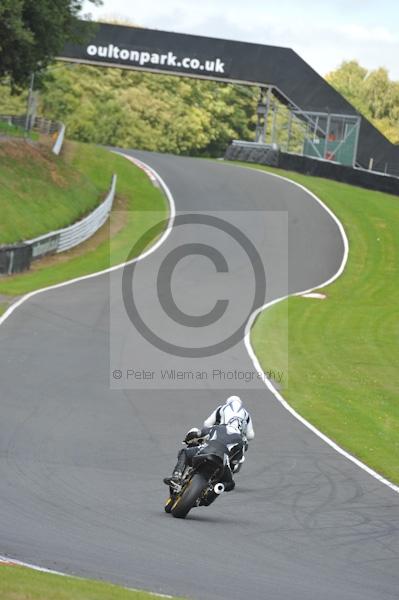 Motorcycle action photographs;Trackday digital images;event digital images;eventdigitalimages;no limits trackday;oulton park;oulton park circuit cheshire;oulton park photographs;peter wileman photography;trackday;trackday photos