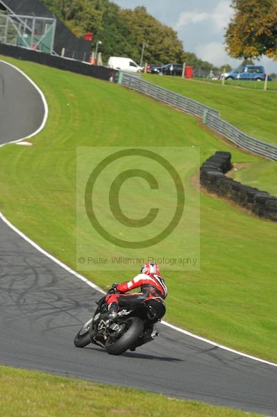 Motorcycle action photographs;Trackday digital images;event digital images;eventdigitalimages;no limits trackday;oulton park;oulton park circuit cheshire;oulton park photographs;peter wileman photography;trackday;trackday photos