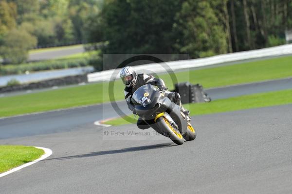 Motorcycle action photographs;Trackday digital images;event digital images;eventdigitalimages;no limits trackday;oulton park;oulton park circuit cheshire;oulton park photographs;peter wileman photography;trackday;trackday photos