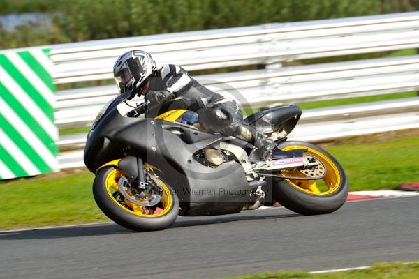 Motorcycle action photographs;Trackday digital images;event digital images;eventdigitalimages;no limits trackday;oulton park;oulton park circuit cheshire;oulton park photographs;peter wileman photography;trackday;trackday photos