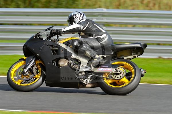 Motorcycle action photographs;Trackday digital images;event digital images;eventdigitalimages;no limits trackday;oulton park;oulton park circuit cheshire;oulton park photographs;peter wileman photography;trackday;trackday photos