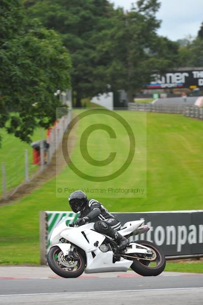 Motorcycle action photographs;Trackday digital images;event digital images;eventdigitalimages;no limits trackday;oulton park;oulton park circuit cheshire;oulton park photographs;peter wileman photography;trackday;trackday photos