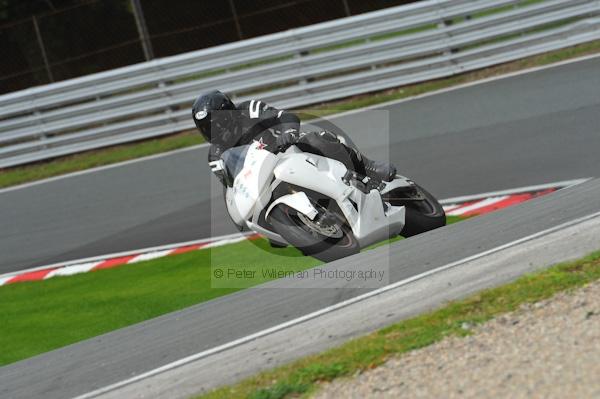 Motorcycle action photographs;Trackday digital images;event digital images;eventdigitalimages;no limits trackday;oulton park;oulton park circuit cheshire;oulton park photographs;peter wileman photography;trackday;trackday photos