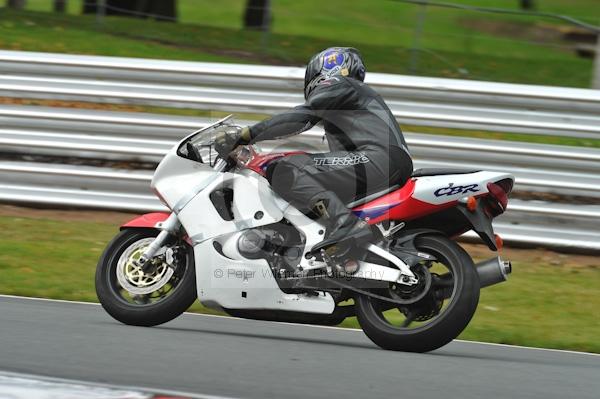 Motorcycle action photographs;Trackday digital images;event digital images;eventdigitalimages;no limits trackday;oulton park;oulton park circuit cheshire;oulton park photographs;peter wileman photography;trackday;trackday photos