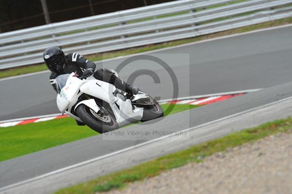 Motorcycle action photographs;Trackday digital images;event digital images;eventdigitalimages;no limits trackday;oulton park;oulton park circuit cheshire;oulton park photographs;peter wileman photography;trackday;trackday photos