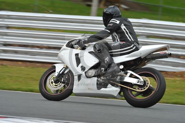 Motorcycle action photographs;Trackday digital images;event digital images;eventdigitalimages;no limits trackday;oulton park;oulton park circuit cheshire;oulton park photographs;peter wileman photography;trackday;trackday photos