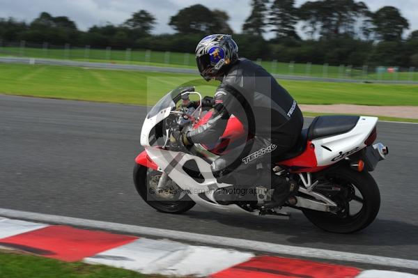 Motorcycle action photographs;Trackday digital images;event digital images;eventdigitalimages;no limits trackday;oulton park;oulton park circuit cheshire;oulton park photographs;peter wileman photography;trackday;trackday photos