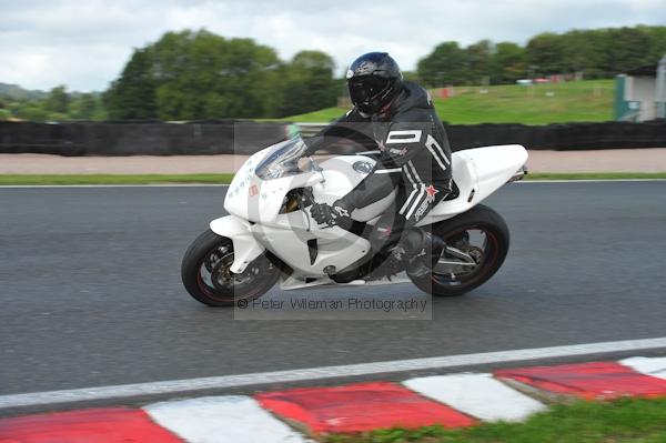 Motorcycle action photographs;Trackday digital images;event digital images;eventdigitalimages;no limits trackday;oulton park;oulton park circuit cheshire;oulton park photographs;peter wileman photography;trackday;trackday photos