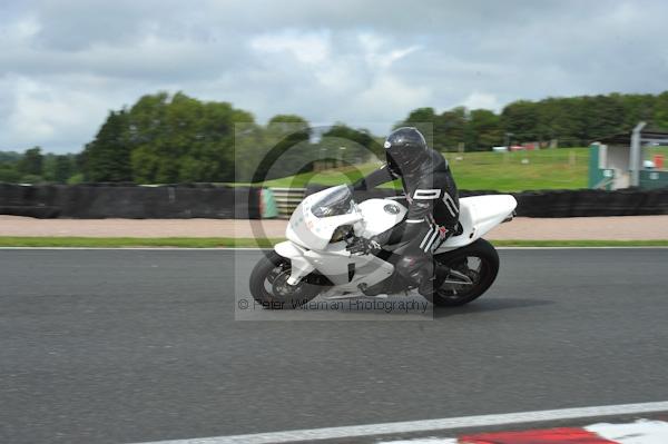 Motorcycle action photographs;Trackday digital images;event digital images;eventdigitalimages;no limits trackday;oulton park;oulton park circuit cheshire;oulton park photographs;peter wileman photography;trackday;trackday photos