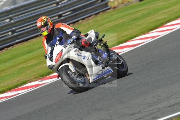 Motorcycle action photographs;Trackday digital images;event digital images;eventdigitalimages;no limits trackday;oulton park;oulton park circuit cheshire;oulton park photographs;peter wileman photography;trackday;trackday photos