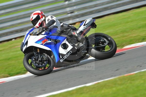 Motorcycle action photographs;Trackday digital images;event digital images;eventdigitalimages;no limits trackday;oulton park;oulton park circuit cheshire;oulton park photographs;peter wileman photography;trackday;trackday photos