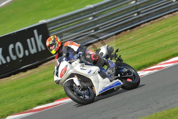 Motorcycle action photographs;Trackday digital images;event digital images;eventdigitalimages;no limits trackday;oulton park;oulton park circuit cheshire;oulton park photographs;peter wileman photography;trackday;trackday photos