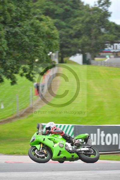 Motorcycle action photographs;Trackday digital images;event digital images;eventdigitalimages;no limits trackday;oulton park;oulton park circuit cheshire;oulton park photographs;peter wileman photography;trackday;trackday photos