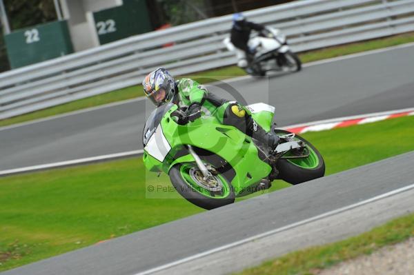 Motorcycle action photographs;Trackday digital images;event digital images;eventdigitalimages;no limits trackday;oulton park;oulton park circuit cheshire;oulton park photographs;peter wileman photography;trackday;trackday photos