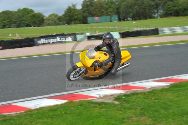 Motorcycle action photographs;Trackday digital images;event digital images;eventdigitalimages;no limits trackday;oulton park;oulton park circuit cheshire;oulton park photographs;peter wileman photography;trackday;trackday photos
