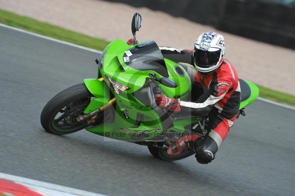 Motorcycle action photographs;Trackday digital images;event digital images;eventdigitalimages;no limits trackday;oulton park;oulton park circuit cheshire;oulton park photographs;peter wileman photography;trackday;trackday photos