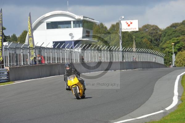 Motorcycle action photographs;Trackday digital images;event digital images;eventdigitalimages;no limits trackday;oulton park;oulton park circuit cheshire;oulton park photographs;peter wileman photography;trackday;trackday photos