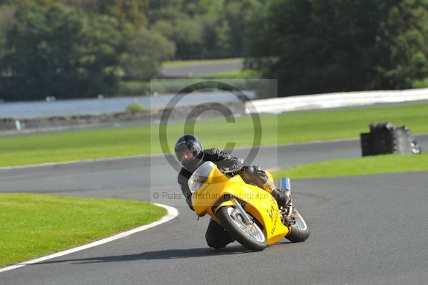 Motorcycle action photographs;Trackday digital images;event digital images;eventdigitalimages;no limits trackday;oulton park;oulton park circuit cheshire;oulton park photographs;peter wileman photography;trackday;trackday photos