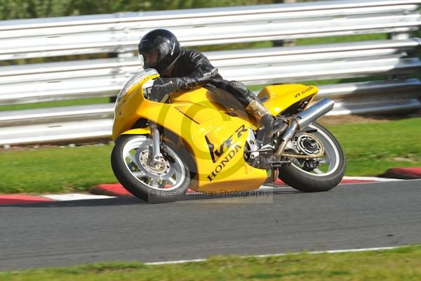 Motorcycle action photographs;Trackday digital images;event digital images;eventdigitalimages;no limits trackday;oulton park;oulton park circuit cheshire;oulton park photographs;peter wileman photography;trackday;trackday photos