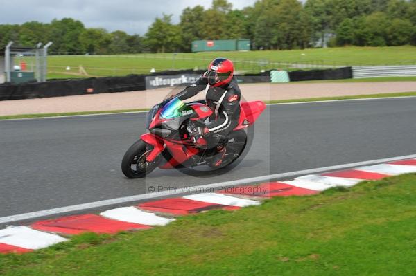 Motorcycle action photographs;Trackday digital images;event digital images;eventdigitalimages;no limits trackday;oulton park;oulton park circuit cheshire;oulton park photographs;peter wileman photography;trackday;trackday photos