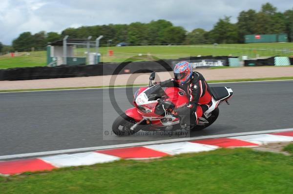 Motorcycle action photographs;Trackday digital images;event digital images;eventdigitalimages;no limits trackday;oulton park;oulton park circuit cheshire;oulton park photographs;peter wileman photography;trackday;trackday photos