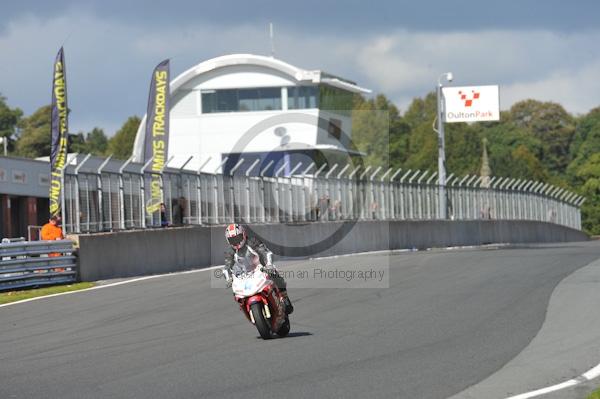 Motorcycle action photographs;Trackday digital images;event digital images;eventdigitalimages;no limits trackday;oulton park;oulton park circuit cheshire;oulton park photographs;peter wileman photography;trackday;trackday photos