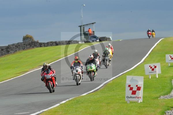 Motorcycle action photographs;Trackday digital images;event digital images;eventdigitalimages;no limits trackday;oulton park;oulton park circuit cheshire;oulton park photographs;peter wileman photography;trackday;trackday photos