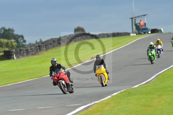 Motorcycle action photographs;Trackday digital images;event digital images;eventdigitalimages;no limits trackday;oulton park;oulton park circuit cheshire;oulton park photographs;peter wileman photography;trackday;trackday photos