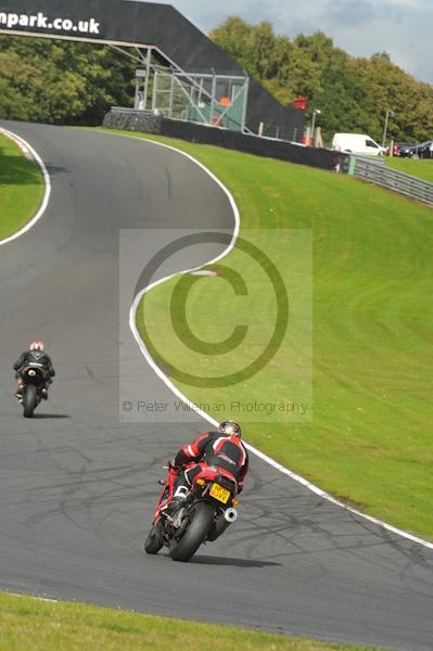 Motorcycle action photographs;Trackday digital images;event digital images;eventdigitalimages;no limits trackday;oulton park;oulton park circuit cheshire;oulton park photographs;peter wileman photography;trackday;trackday photos