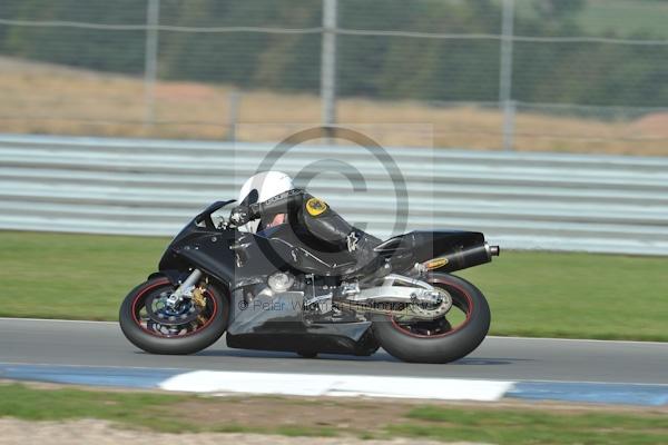 Motorcycle action photographs;Trackday digital images;donington;donington park leicestershire;donington photographs;event digital images;eventdigitalimages;no limits trackday;peter wileman photography;trackday;trackday photos
