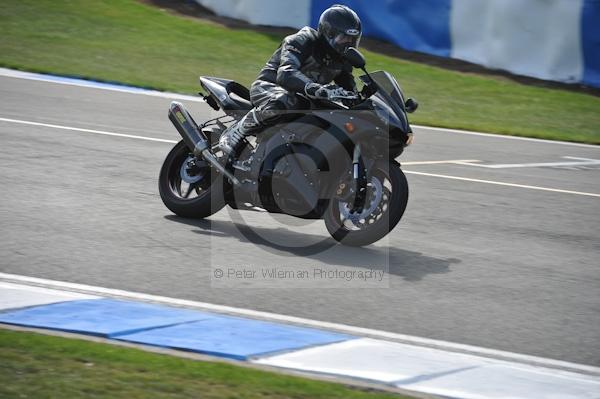 Motorcycle action photographs;Trackday digital images;donington;donington park leicestershire;donington photographs;event digital images;eventdigitalimages;no limits trackday;peter wileman photography;trackday;trackday photos