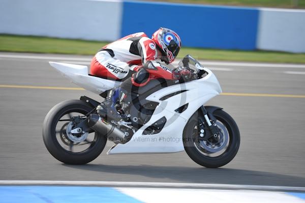 Motorcycle action photographs;Trackday digital images;donington;donington park leicestershire;donington photographs;event digital images;eventdigitalimages;no limits trackday;peter wileman photography;trackday;trackday photos