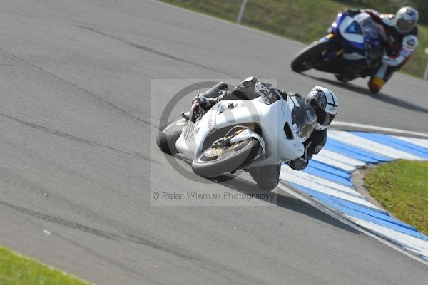 Motorcycle action photographs;Trackday digital images;donington;donington park leicestershire;donington photographs;event digital images;eventdigitalimages;no limits trackday;peter wileman photography;trackday;trackday photos