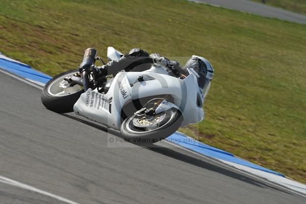 Motorcycle action photographs;Trackday digital images;donington;donington park leicestershire;donington photographs;event digital images;eventdigitalimages;no limits trackday;peter wileman photography;trackday;trackday photos