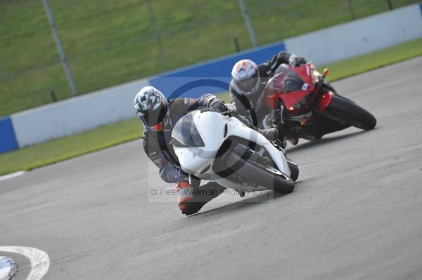 Motorcycle action photographs;Trackday digital images;donington;donington park leicestershire;donington photographs;event digital images;eventdigitalimages;no limits trackday;peter wileman photography;trackday;trackday photos