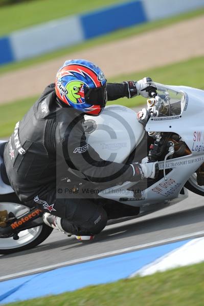 Motorcycle action photographs;Trackday digital images;donington;donington park leicestershire;donington photographs;event digital images;eventdigitalimages;no limits trackday;peter wileman photography;trackday;trackday photos