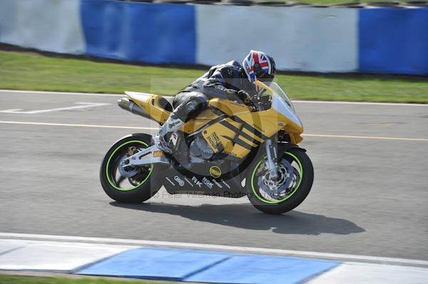 Motorcycle action photographs;Trackday digital images;donington;donington park leicestershire;donington photographs;event digital images;eventdigitalimages;no limits trackday;peter wileman photography;trackday;trackday photos