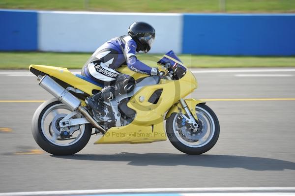 Motorcycle action photographs;Trackday digital images;donington;donington park leicestershire;donington photographs;event digital images;eventdigitalimages;no limits trackday;peter wileman photography;trackday;trackday photos