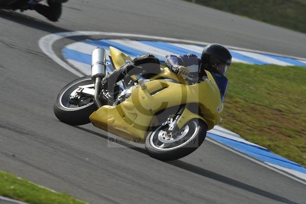 Motorcycle action photographs;Trackday digital images;donington;donington park leicestershire;donington photographs;event digital images;eventdigitalimages;no limits trackday;peter wileman photography;trackday;trackday photos