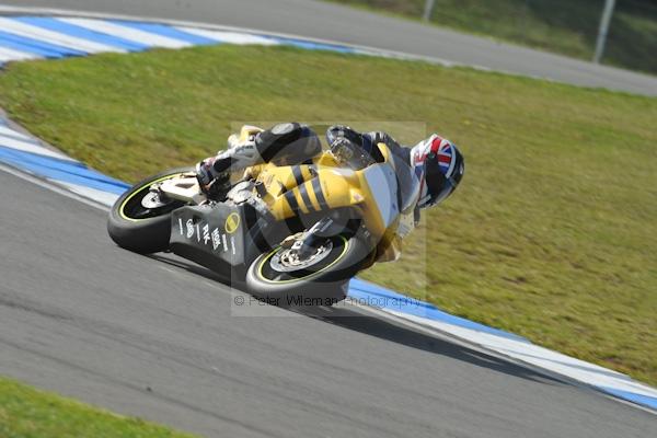 Motorcycle action photographs;Trackday digital images;donington;donington park leicestershire;donington photographs;event digital images;eventdigitalimages;no limits trackday;peter wileman photography;trackday;trackday photos