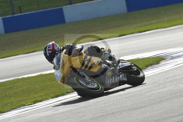 Motorcycle action photographs;Trackday digital images;donington;donington park leicestershire;donington photographs;event digital images;eventdigitalimages;no limits trackday;peter wileman photography;trackday;trackday photos