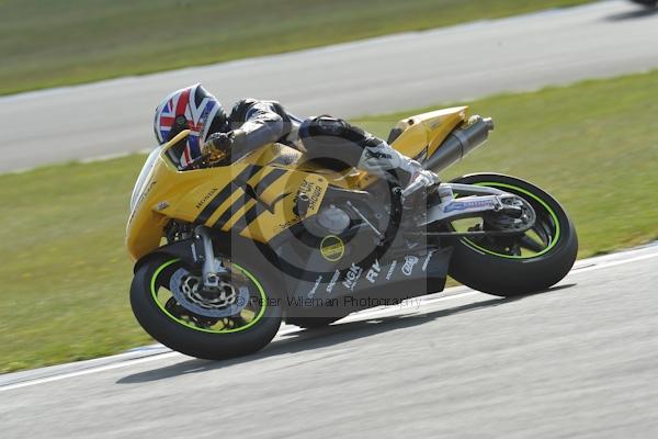 Motorcycle action photographs;Trackday digital images;donington;donington park leicestershire;donington photographs;event digital images;eventdigitalimages;no limits trackday;peter wileman photography;trackday;trackday photos