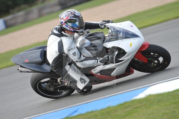 Motorcycle action photographs;Trackday digital images;donington;donington park leicestershire;donington photographs;event digital images;eventdigitalimages;no limits trackday;peter wileman photography;trackday;trackday photos