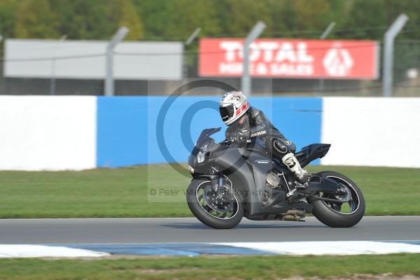 Motorcycle action photographs;Trackday digital images;donington;donington park leicestershire;donington photographs;event digital images;eventdigitalimages;no limits trackday;peter wileman photography;trackday;trackday photos