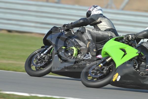 Motorcycle action photographs;Trackday digital images;donington;donington park leicestershire;donington photographs;event digital images;eventdigitalimages;no limits trackday;peter wileman photography;trackday;trackday photos