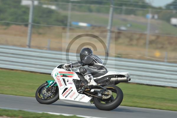 Motorcycle action photographs;Trackday digital images;donington;donington park leicestershire;donington photographs;event digital images;eventdigitalimages;no limits trackday;peter wileman photography;trackday;trackday photos