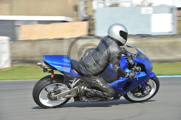 Motorcycle action photographs;Trackday digital images;donington;donington park leicestershire;donington photographs;event digital images;eventdigitalimages;no limits trackday;peter wileman photography;trackday;trackday photos