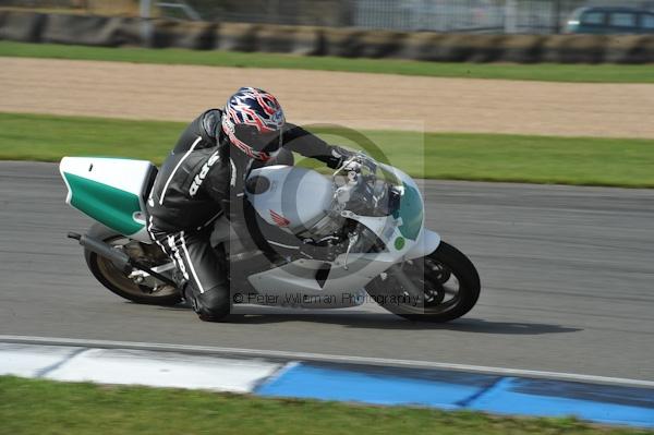 Motorcycle action photographs;Trackday digital images;donington;donington park leicestershire;donington photographs;event digital images;eventdigitalimages;no limits trackday;peter wileman photography;trackday;trackday photos