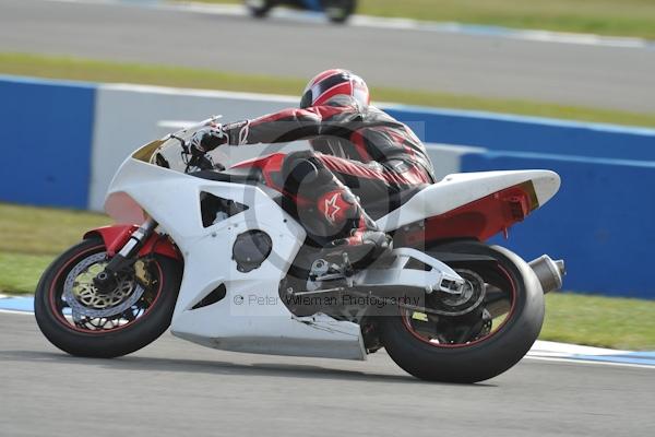 Motorcycle action photographs;Trackday digital images;donington;donington park leicestershire;donington photographs;event digital images;eventdigitalimages;no limits trackday;peter wileman photography;trackday;trackday photos